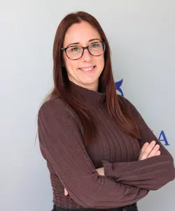 Alicia Granell, especialista en verificar expedientes administrativos de vehículos en Badajoz