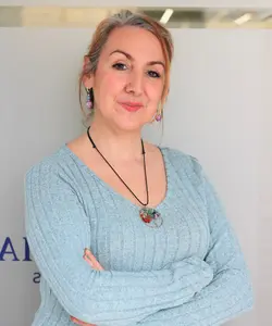 Jessica Jiménez, profesional dedicada a evaluar el valor económico de automóviles en Badajoz